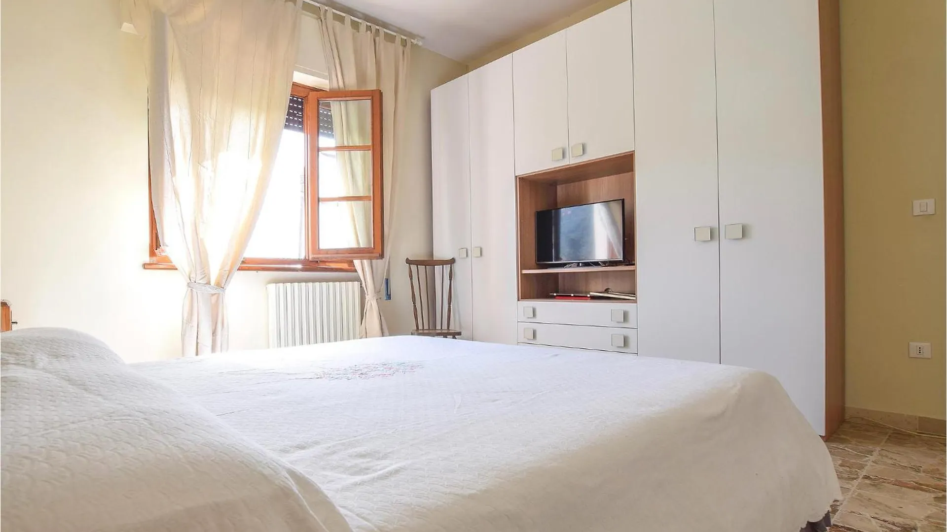 Awesome Apartment In Piano Di Mommio With Wifi 0*,  Italië